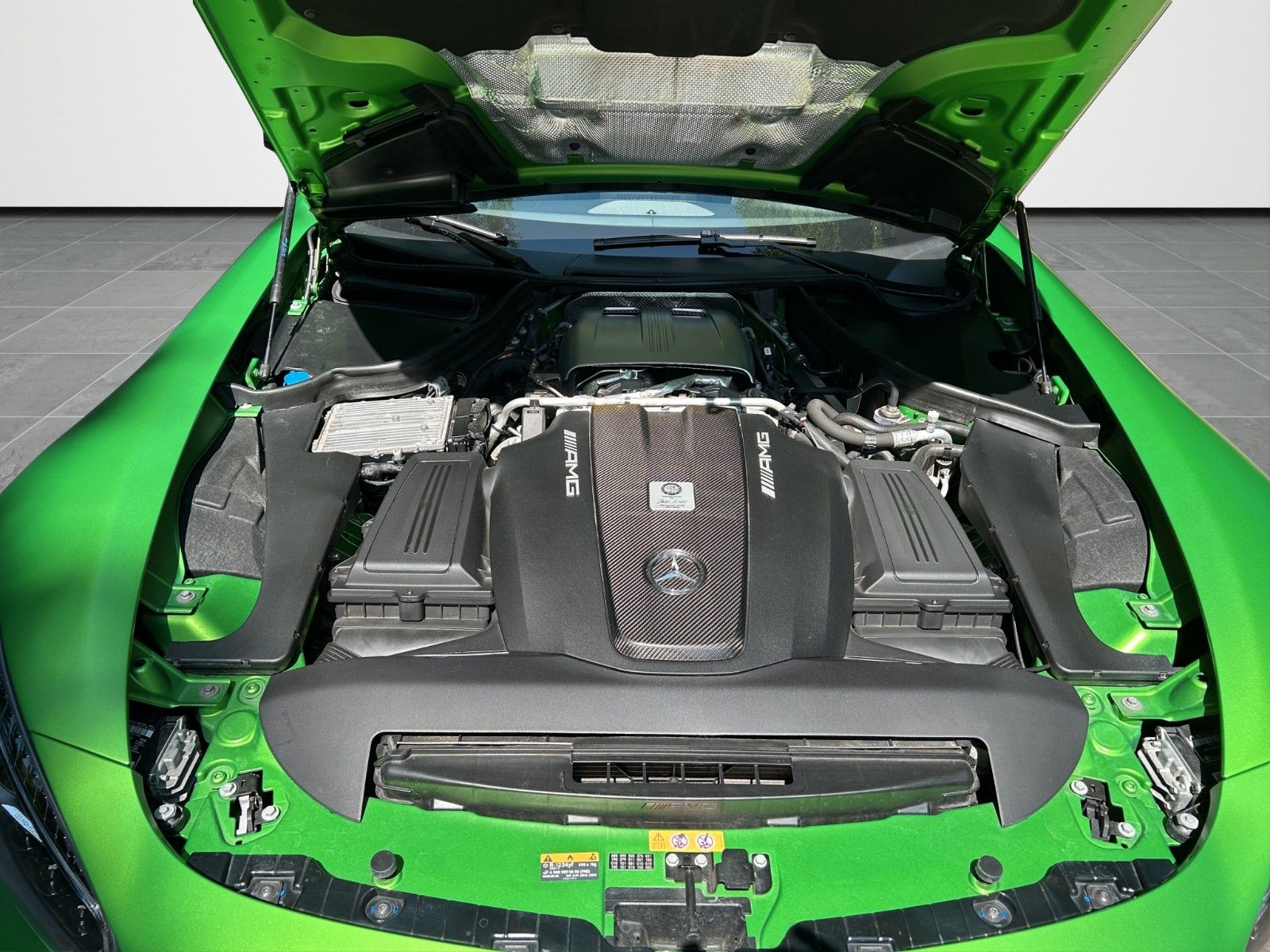 Fahrzeugabbildung Mercedes-Benz AMG GT R CARBON KERAMIK GELBKONTRAST PERFORMANCE