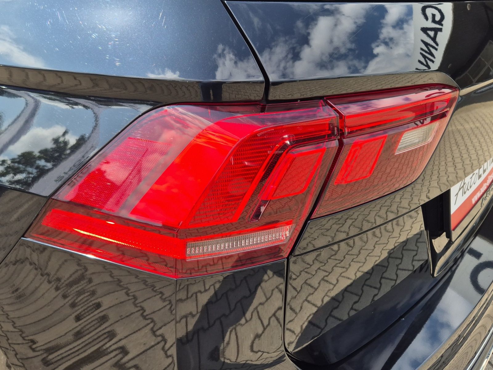 Fahrzeugabbildung Volkswagen Tiguan Elegance TSI DSG MATRIX NAVI RFK
