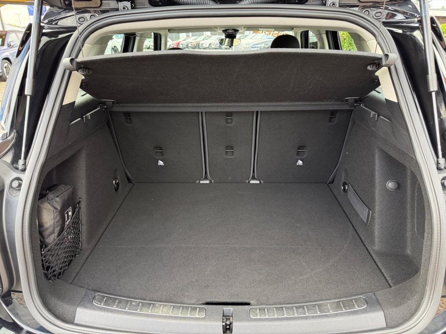 Fahrzeugabbildung MINI One Countryman COUNTRYMAN 1.5 Kombi Navigation