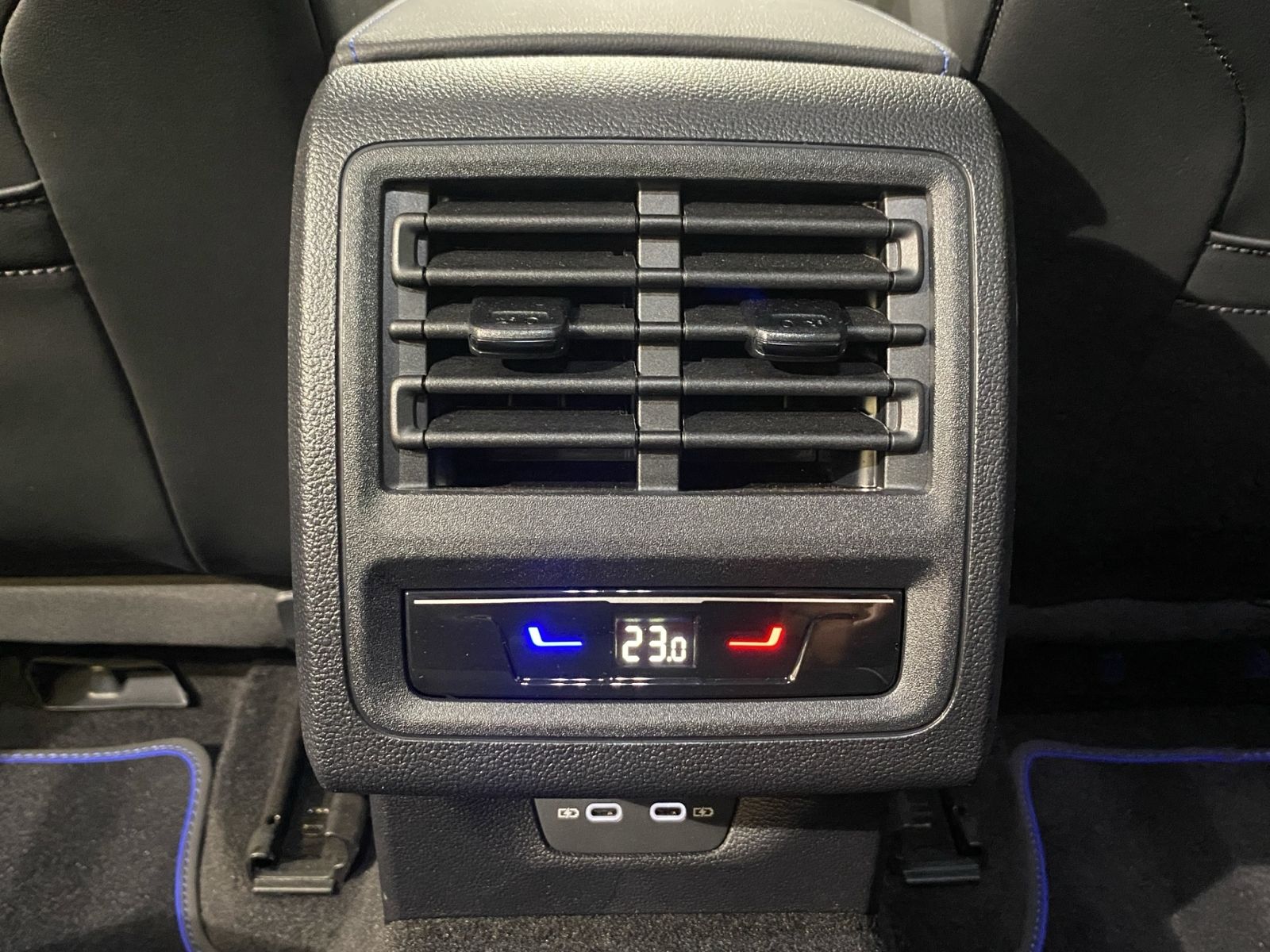 Volkswagen Golf VIII R Performance 2.0 TSI DSG 4Motion foto 11