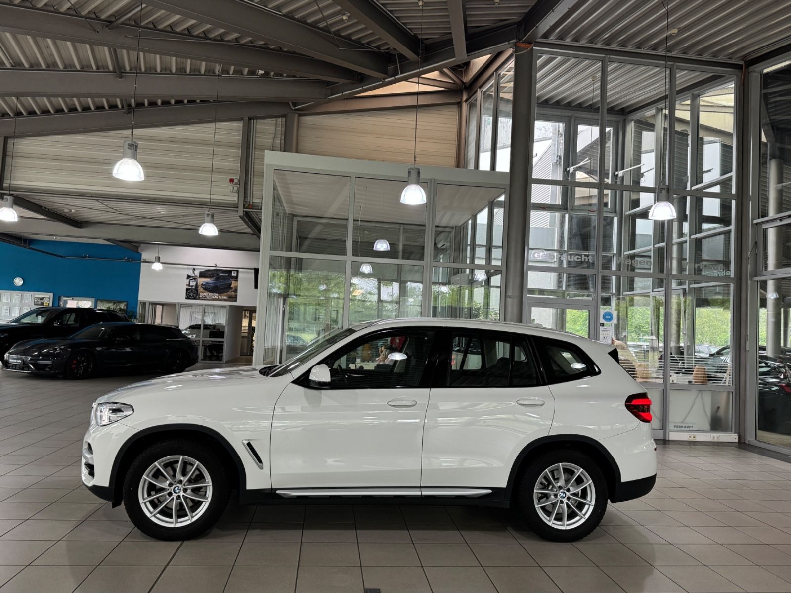 Fahrzeugabbildung BMW X3 xD20i xLine HUD CockPit+Komfort DrivAssis LED