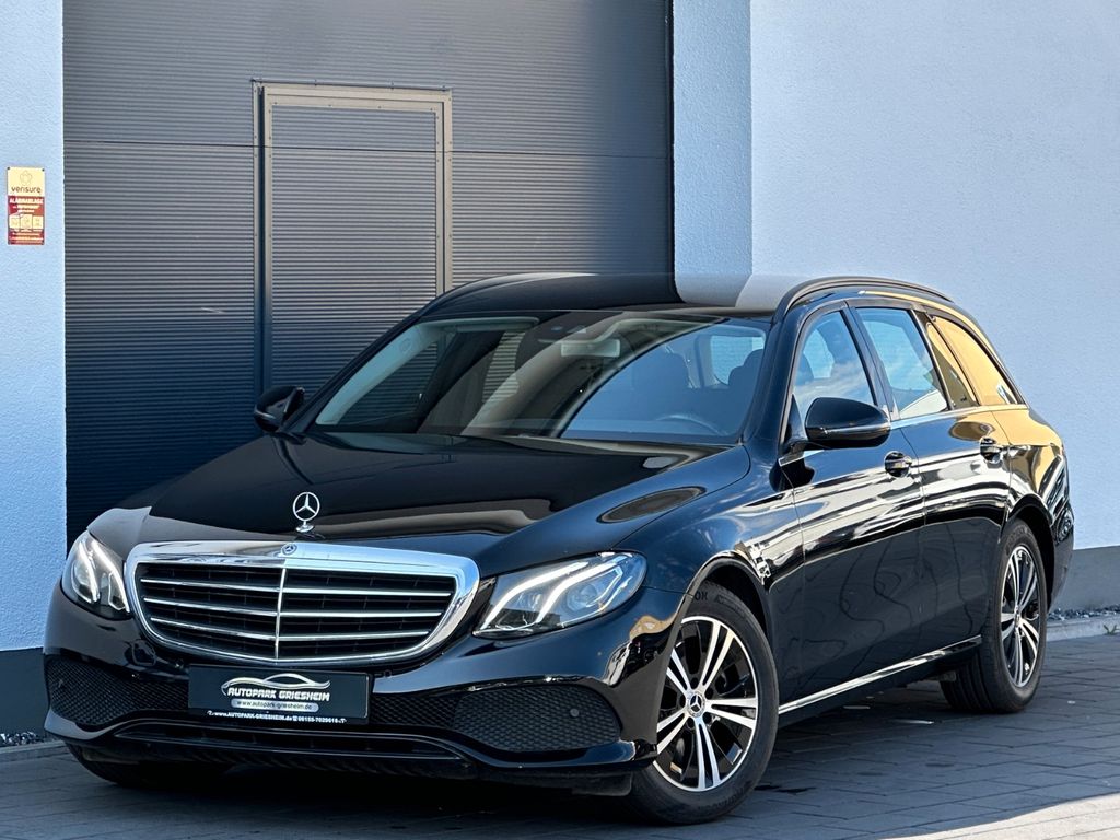 Image of Mercedes-Benz E 220