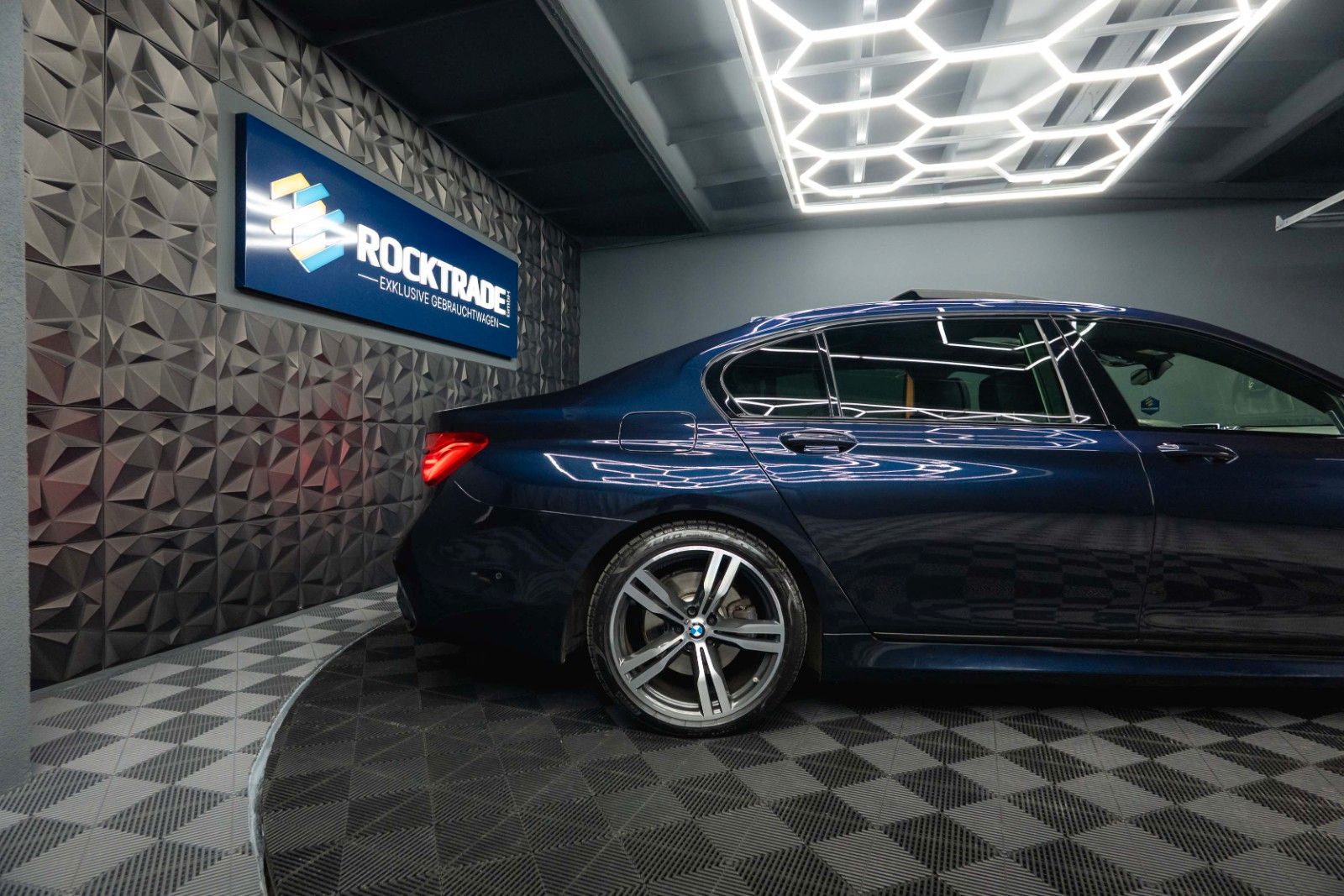 Fahrzeugabbildung BMW 730d L xDrive M Sport Shadow | 100% Option | 19%
