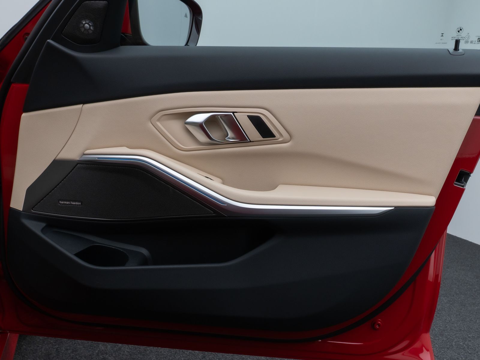 Fahrzeugabbildung BMW 330e M Sport Pro Panorama Kamera HUD H/K Komfort