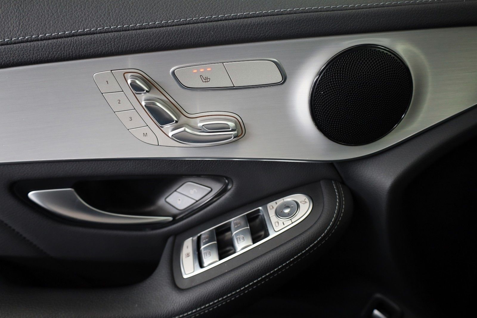 Fahrzeugabbildung Mercedes-Benz GLC 300 de Coupe 4Matic, AMG line,Navi,SH,Kamera