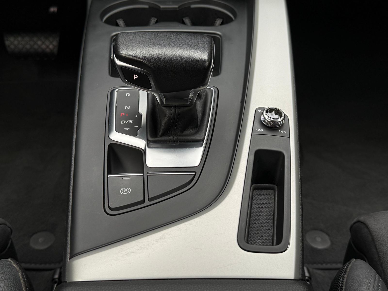 Fahrzeugabbildung Audi A4 Avant 40TDI S-tr LED+NAV+SHZ+AHK+KAM+MEMO+MMI