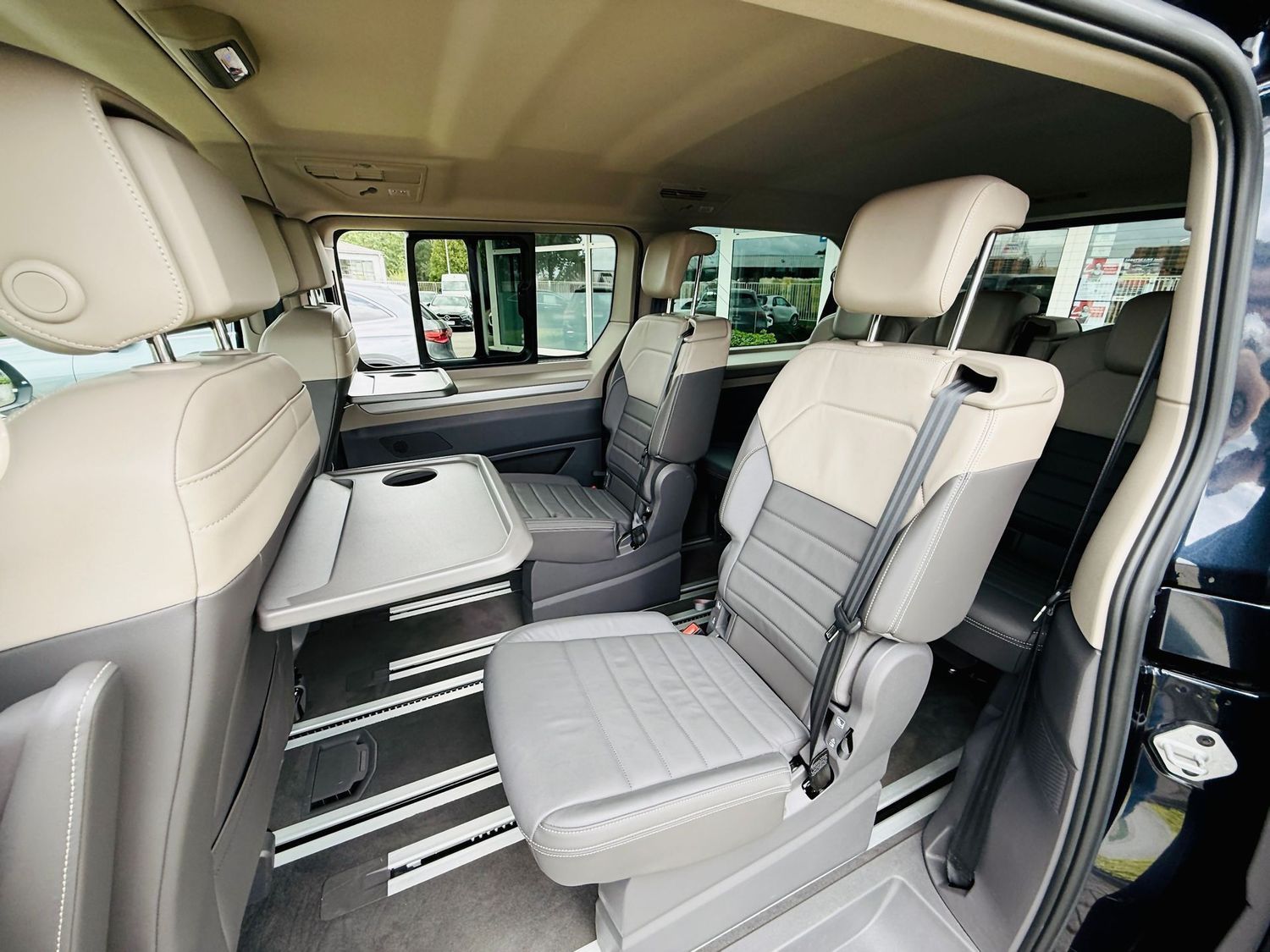 Fahrzeugabbildung Volkswagen T7 Multivan 2,0 TDI LANG, 7-Sitze, DSG, LED, AHK