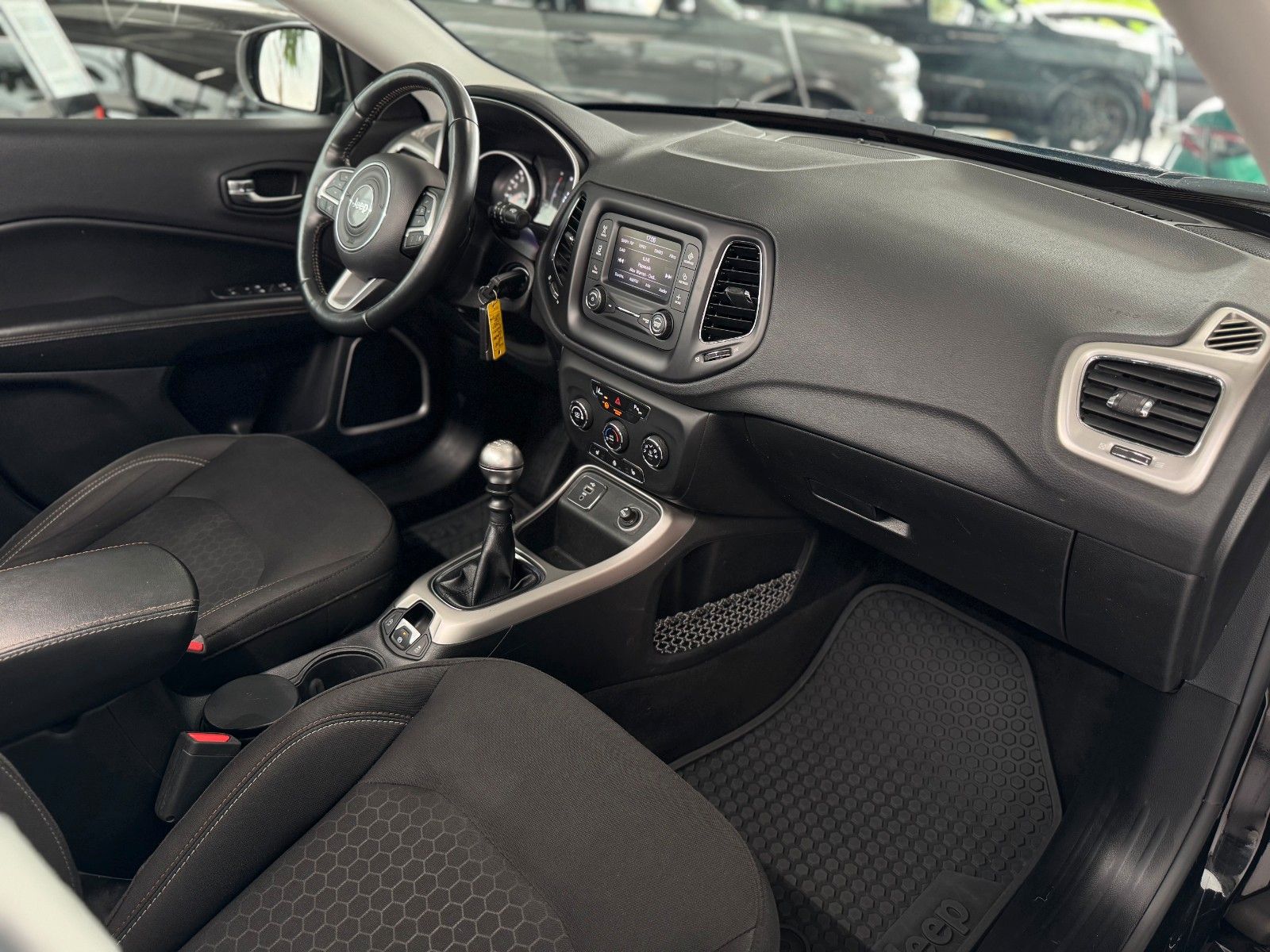 Fahrzeugabbildung Jeep Compass 1.4 T Longitude FWD  " Winterpaket "