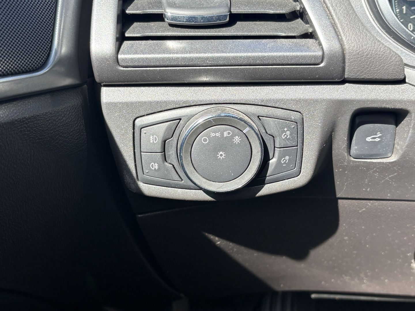 Fahrzeugabbildung Ford Mondeo Titanium elek Heckkl Memory totWinkAss