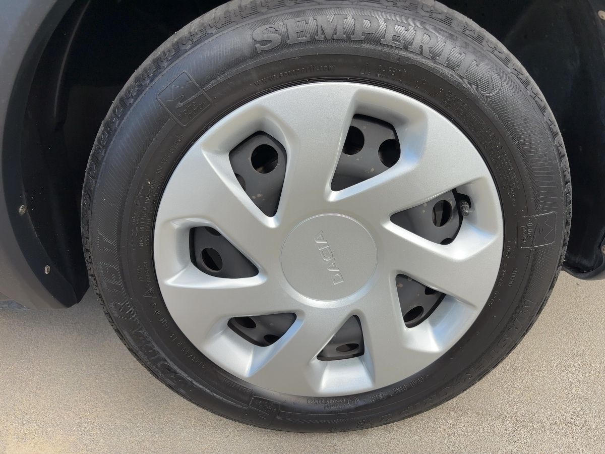 Fahrzeugabbildung Dacia Lodgy Stepway SCe 100 7-Sitzer - mit KI generiert/bearbeitet