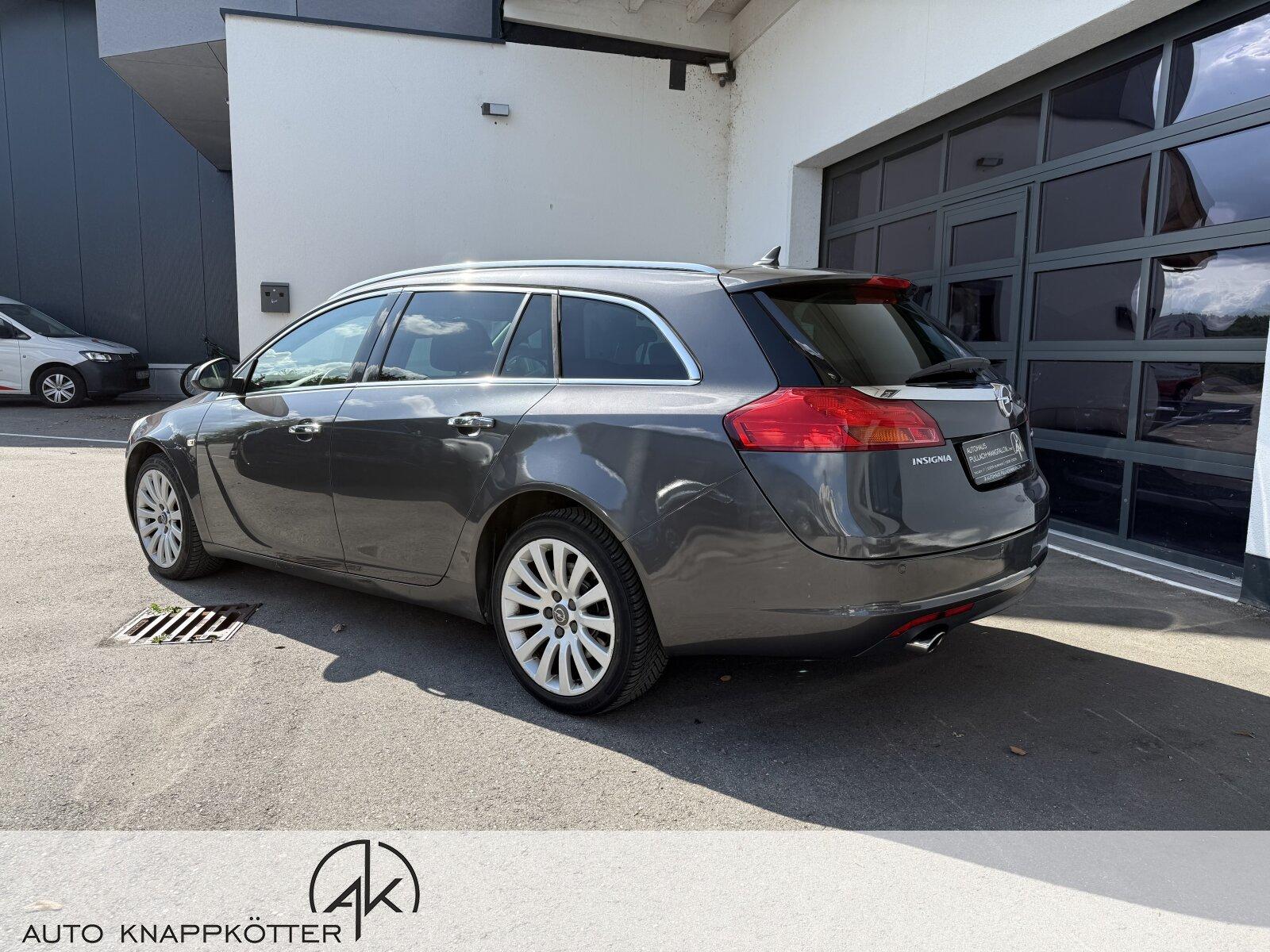 Opel Insignia 2010 — салон