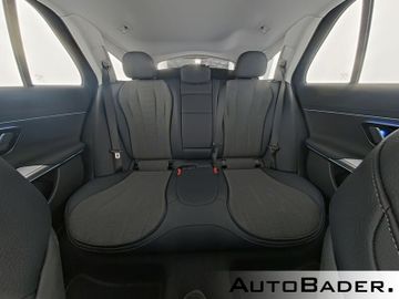 Mercedes E 220 - 8