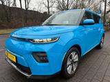 Kia e-Soul Inspiration 64kWh|Garantie10/29|SOH98% - blaue Kia Soul