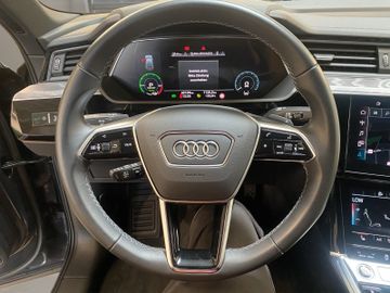 Audi Q8 e-tron - 11