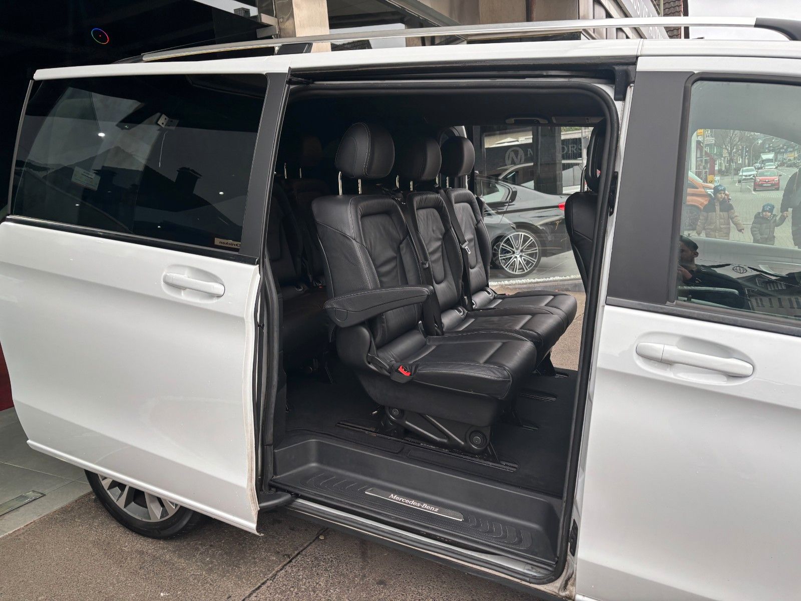 Fahrzeugabbildung Mercedes-Benz V 250d *8-Sitzer*Burmester*Ambiente*360°*Memory