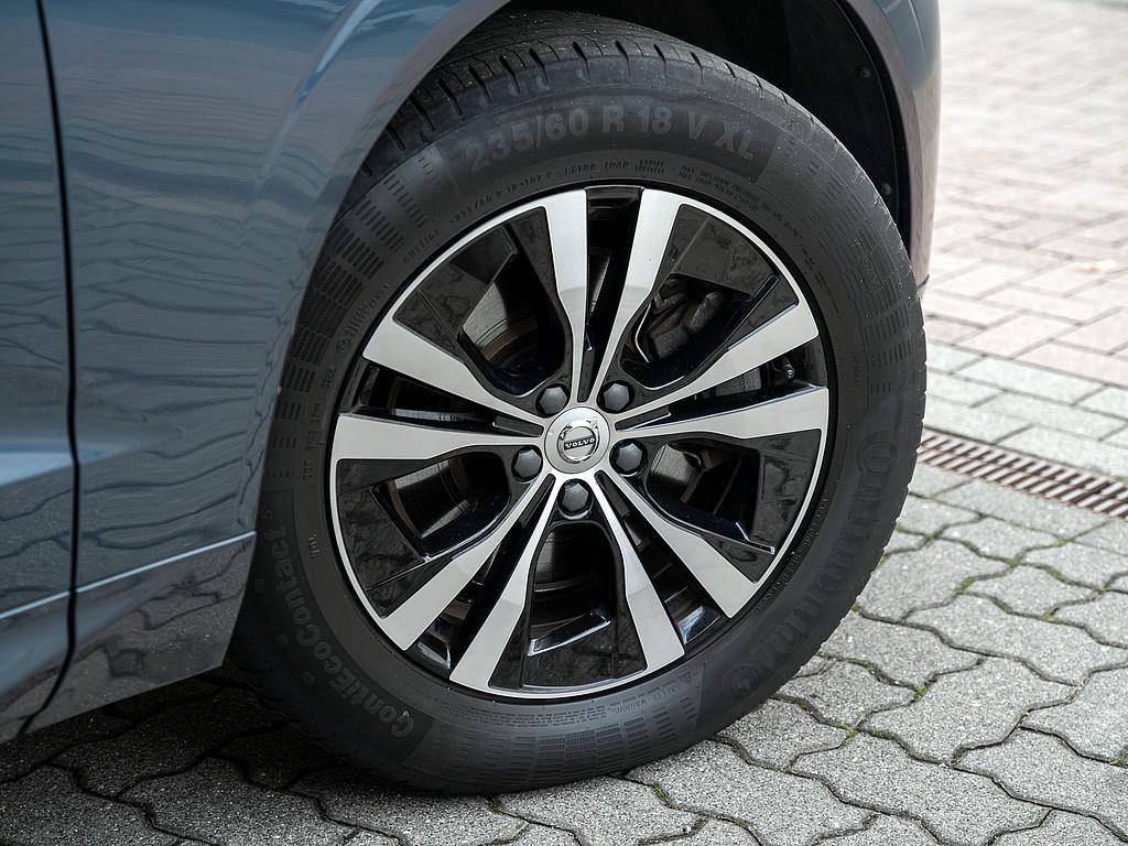 Volvo XC60 B4 Momentum Pro LED SCHEINWERFER ACC KAMERA