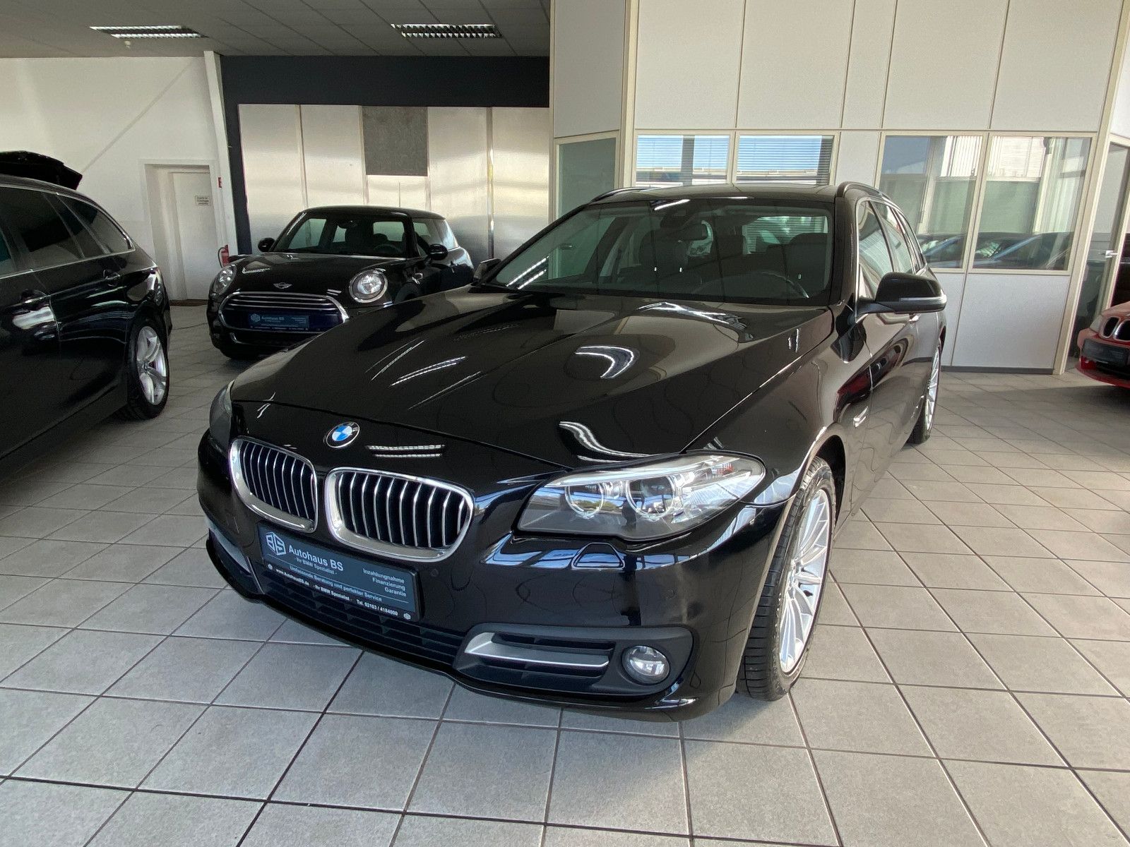 BMW 520d Touring Panoramadach Standheizung Navi Pro