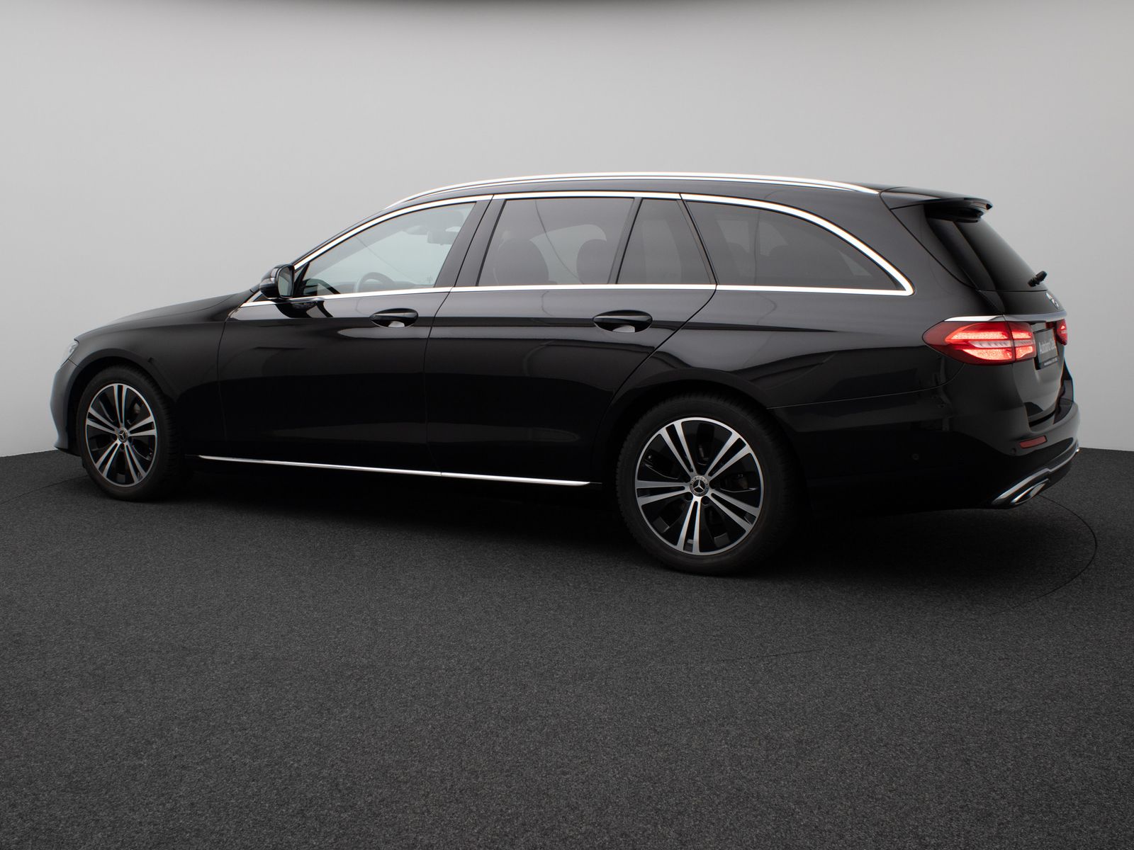 Fahrzeugabbildung Mercedes-Benz E 220d T-Modell Avantgarde Kamera AHK Tempomat