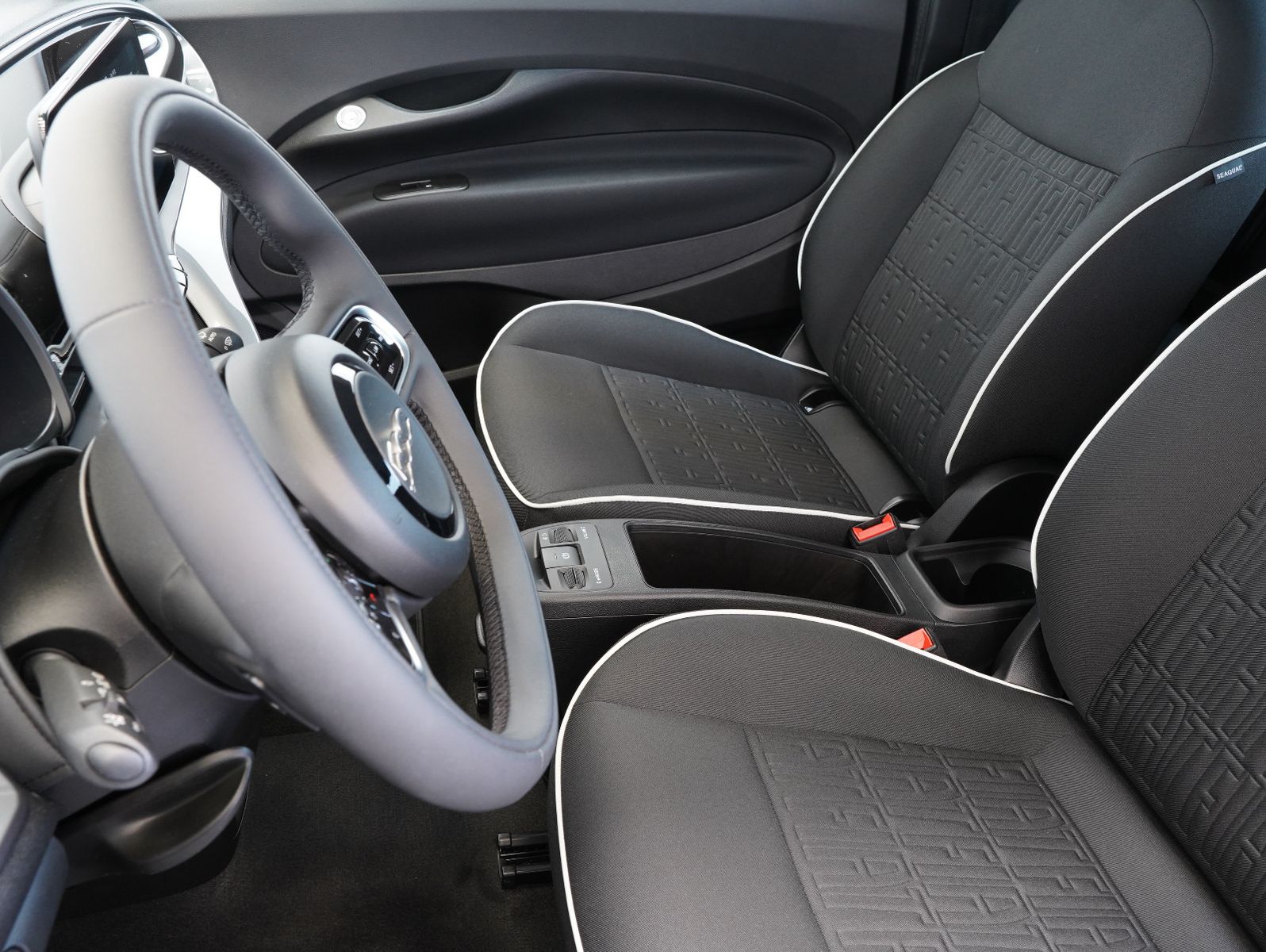 Fahrzeugabbildung Fiat 500e 87KW/42kWh/DC-LADEN/CARPLAY/DAB/SOH