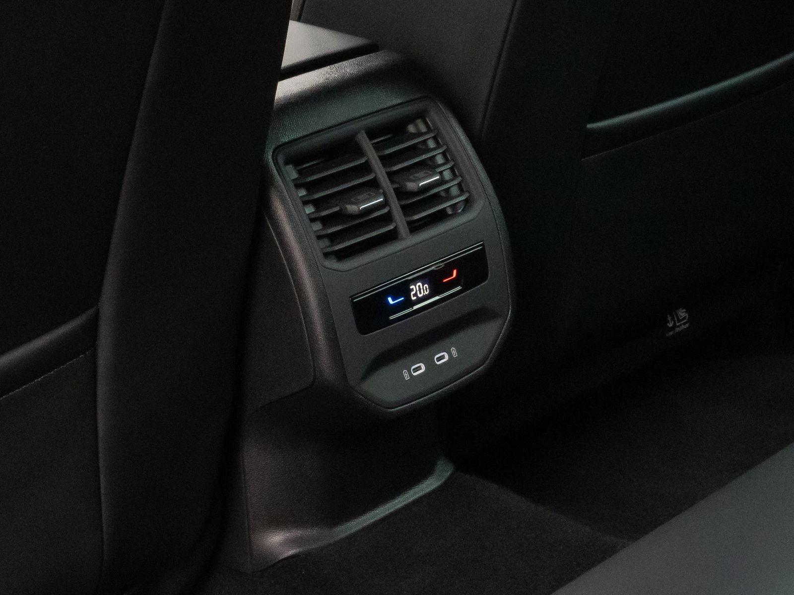 Fahrzeugabbildung CUPRA Leon DAB Kamera Lenkrhzg ACC LED Sport