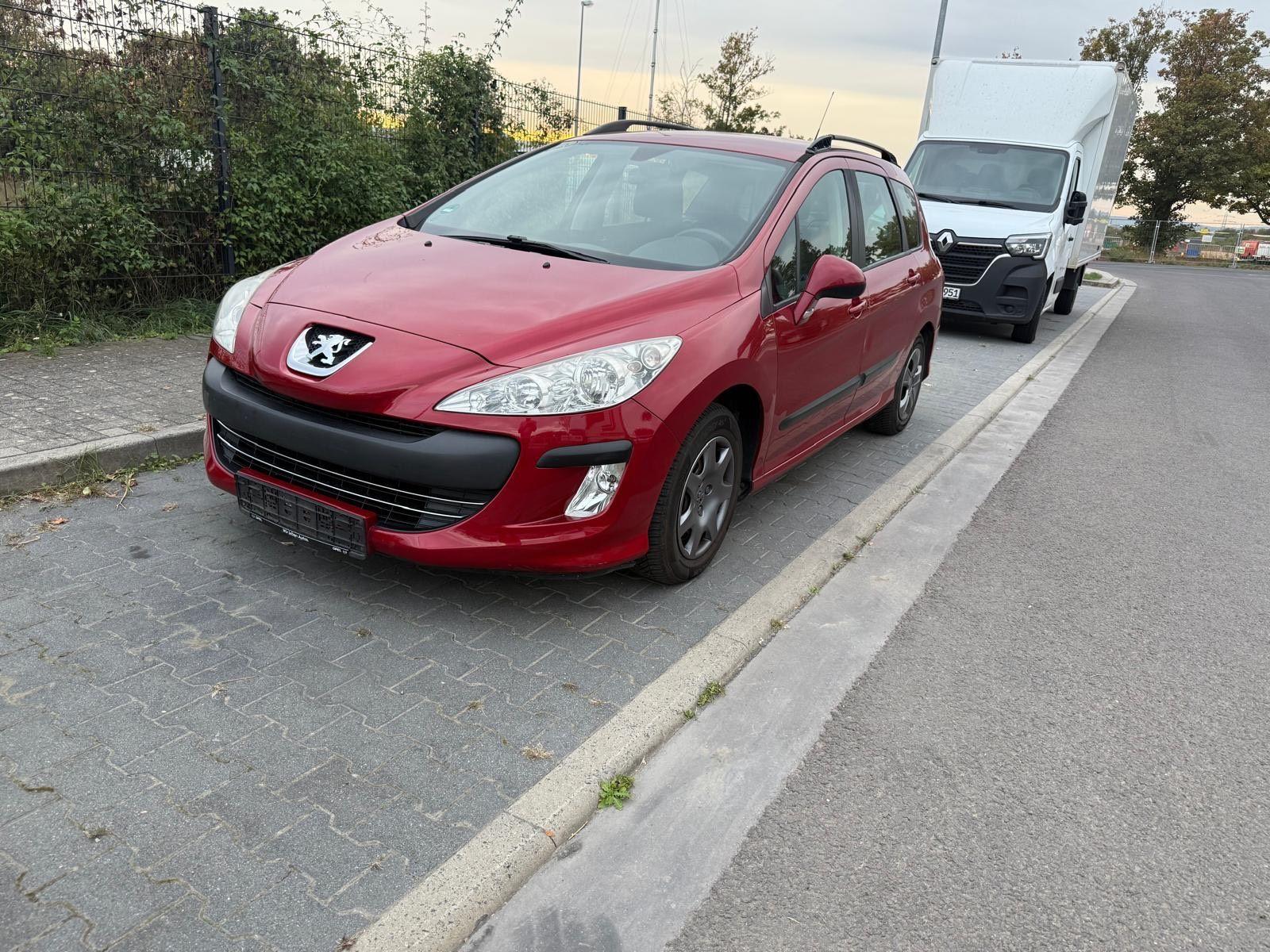 Peugeot 308 2010 — вигляд ззаду