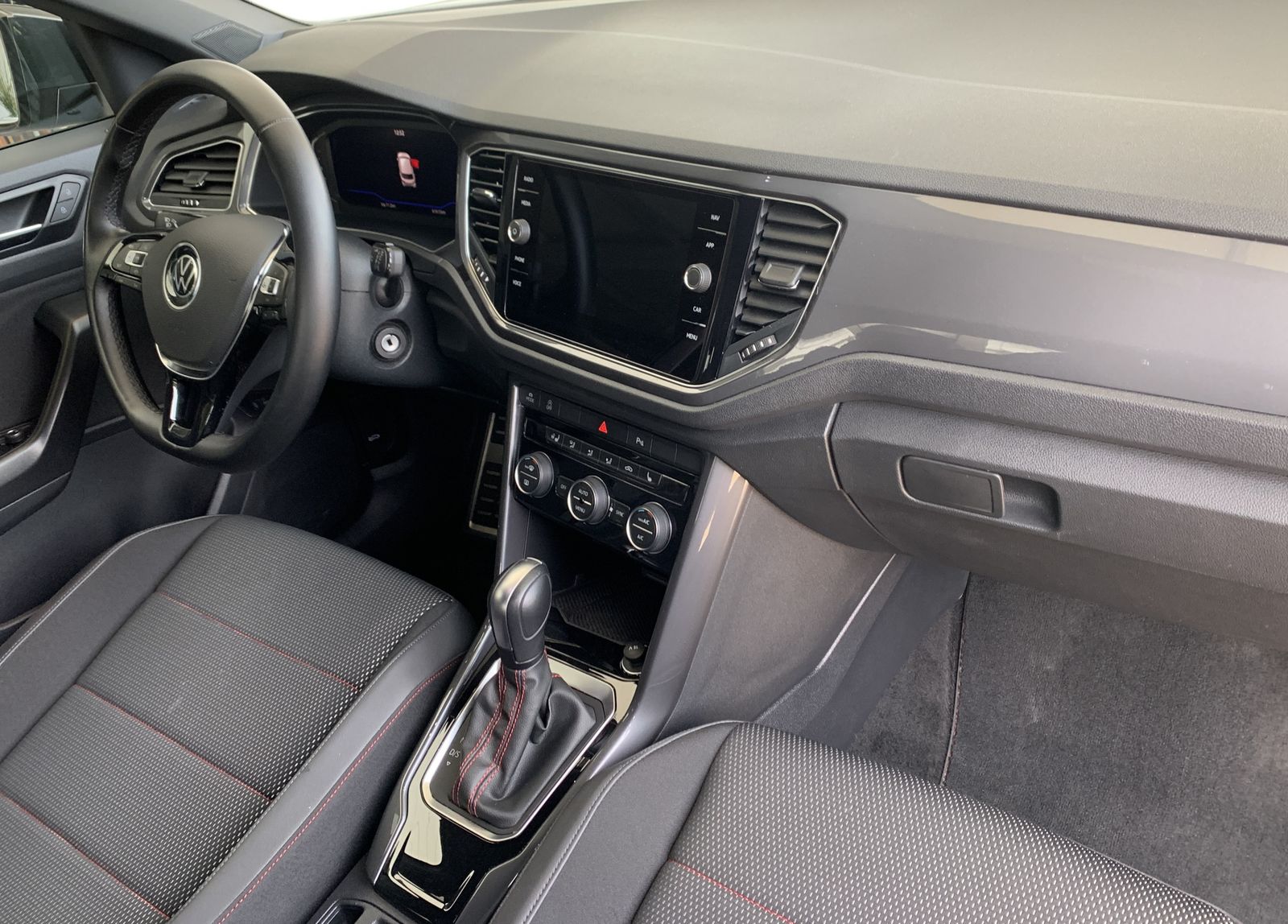 Fahrzeugabbildung Volkswagen T-Roc 1.5 TSI*Sport*Cam*LED*Side*Digital Cockpit