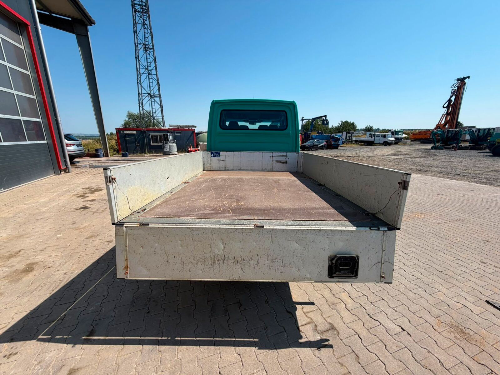Fahrzeugabbildung Mercedes-Benz Sprinter 316 CDI Pritsche DoKa 6 Sitze