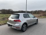 Volkswagen Golf 1,0 TSI Sondermodell Sound - Volkswagen Polo in Freiburg