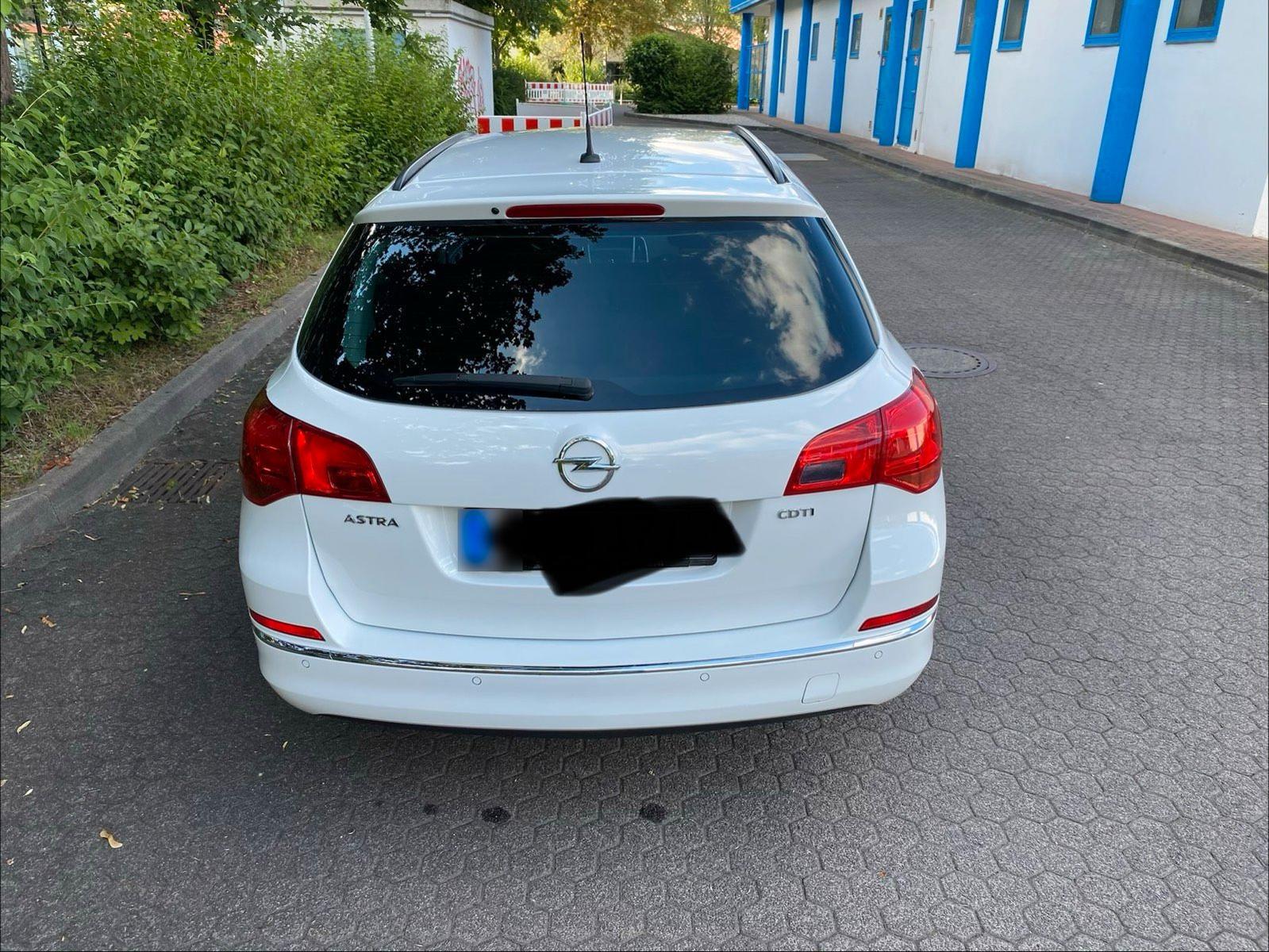 Opel Astra 2014 — photo 5