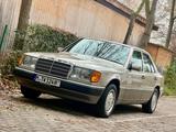 Mercedes-Benz W124 200D / fantastischer Dieselsaurier - Mercedes-Benz 200: W124 200d