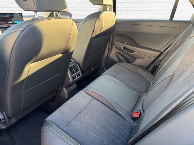 Fahrzeugabbildung Volkswagen T-Roc Style 1.5 l eTSI 150 PS DSG - NAVI*PANO*AP