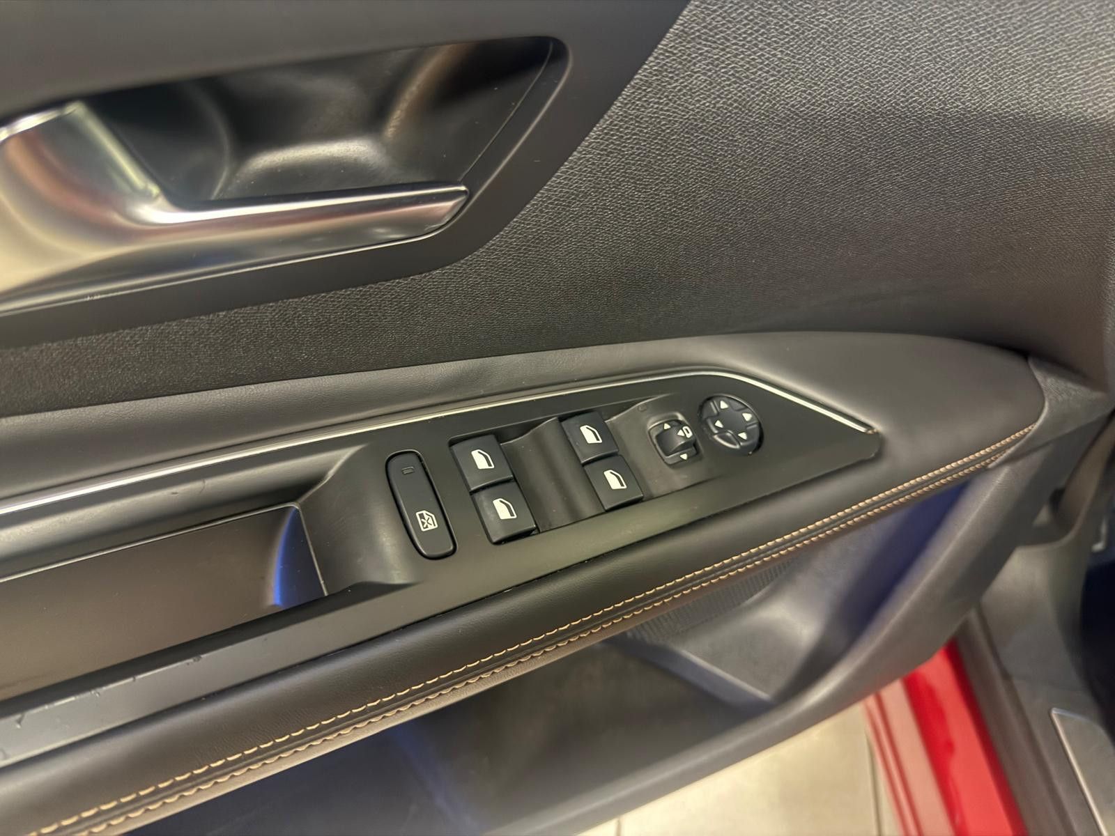 Fahrzeugabbildung Peugeot 3008 Allure  GT /SCHECKHEFT/ LED/AHK/ PANORAMA