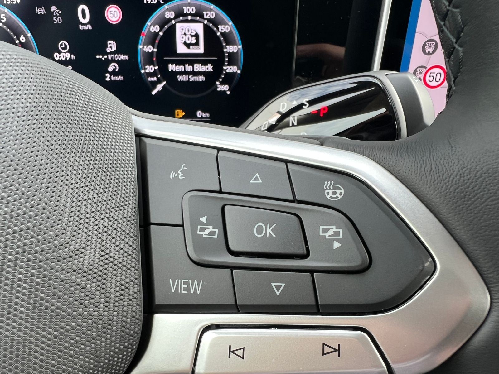 Fahrzeugabbildung Volkswagen Passat Variant Elegance 1.5 eTSI DSG *AHK, ACC,