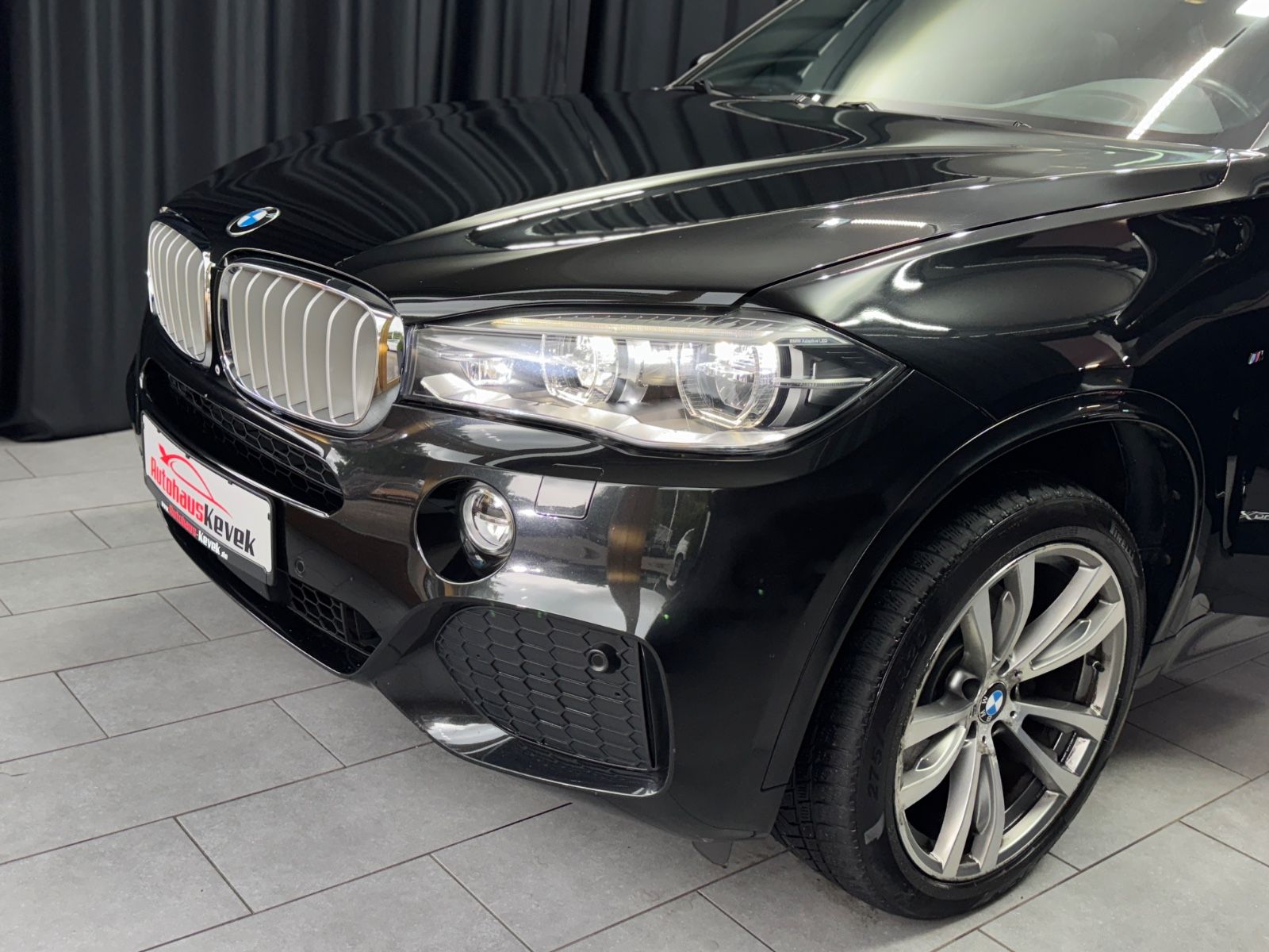 Fahrzeugabbildung BMW X5 40d xDrive|M-SPORT|PANO|7-SITZER|SOFT-CLOSE|