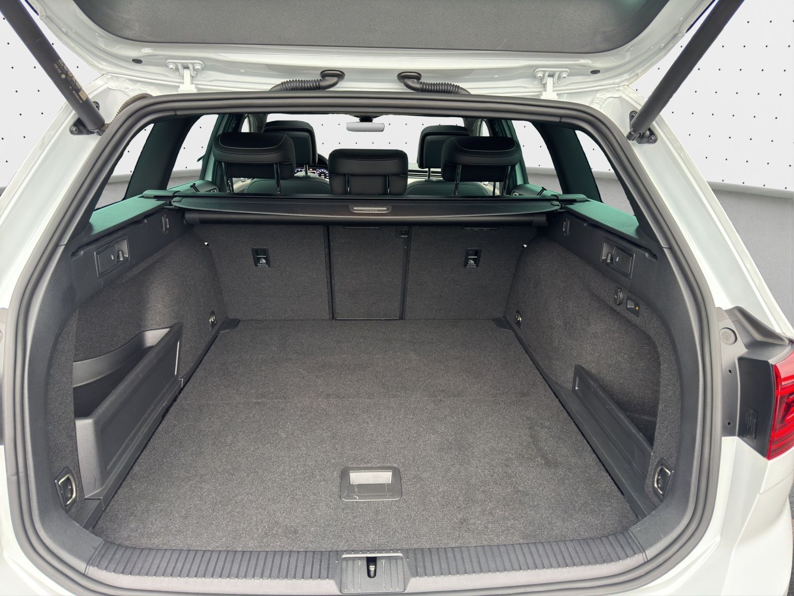 Volkswagen Passat Variant - Bild 14