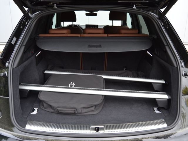 Q5 50 TFSI e qu. Advanced OPTIK-SCHWARZ/AHK/19-Z