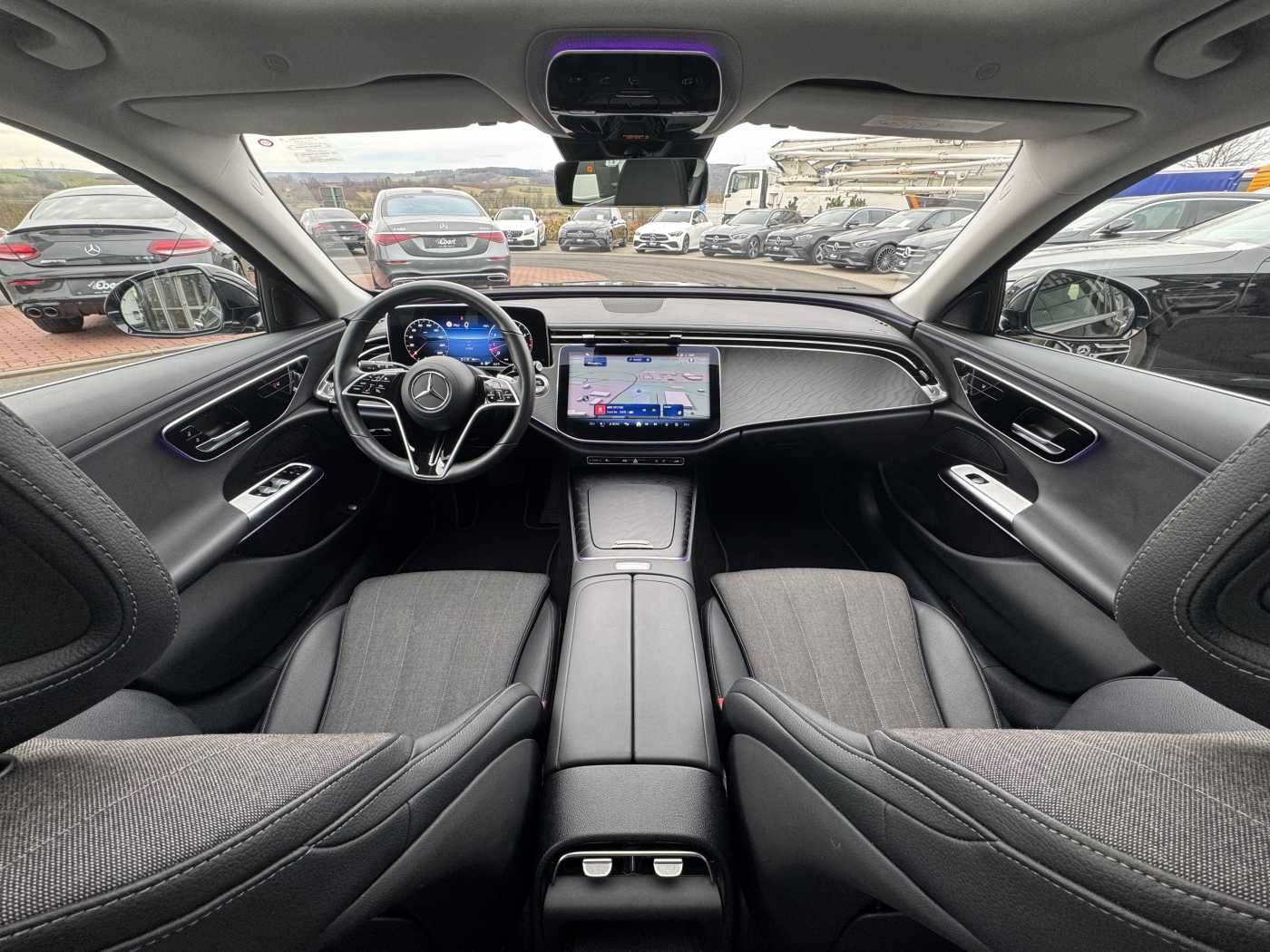 Fahrzeugabbildung Mercedes-Benz E 200 T AVANTGARDE+DistrPlus+Pano+ AHK+Ambiente