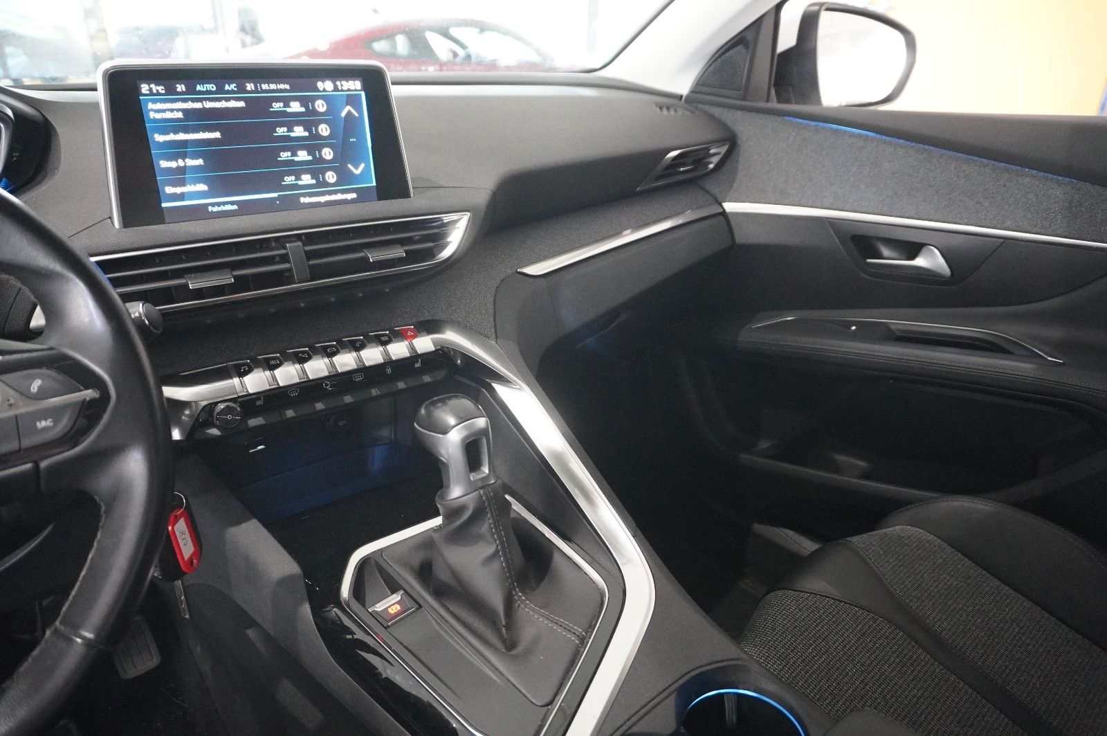 Fahrzeugabbildung Peugeot 3008 1.5D ALLURE NAVI/LED/KAMERA/VIRU./SHZ/AHK