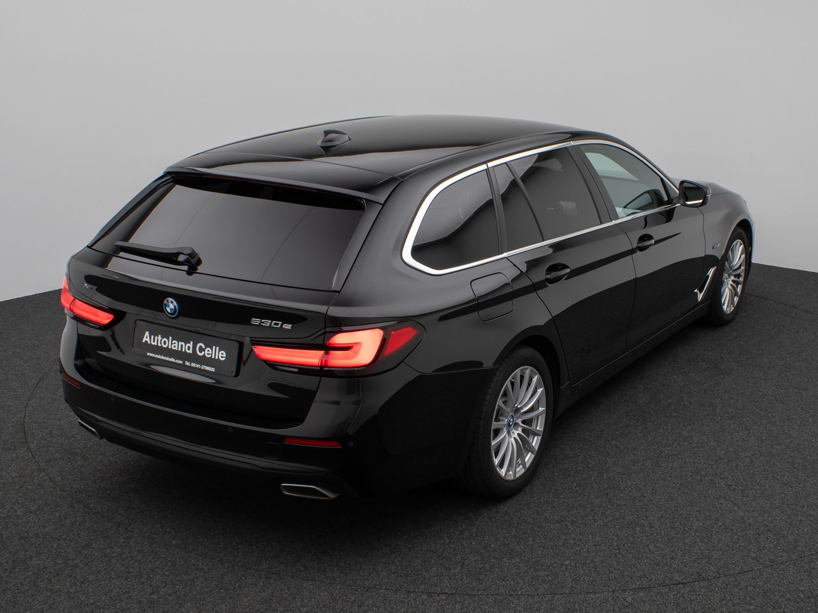 Fahrzeugabbildung BMW 530e xD HUD DAB CockPitPro PDC Komfort Alarm LED