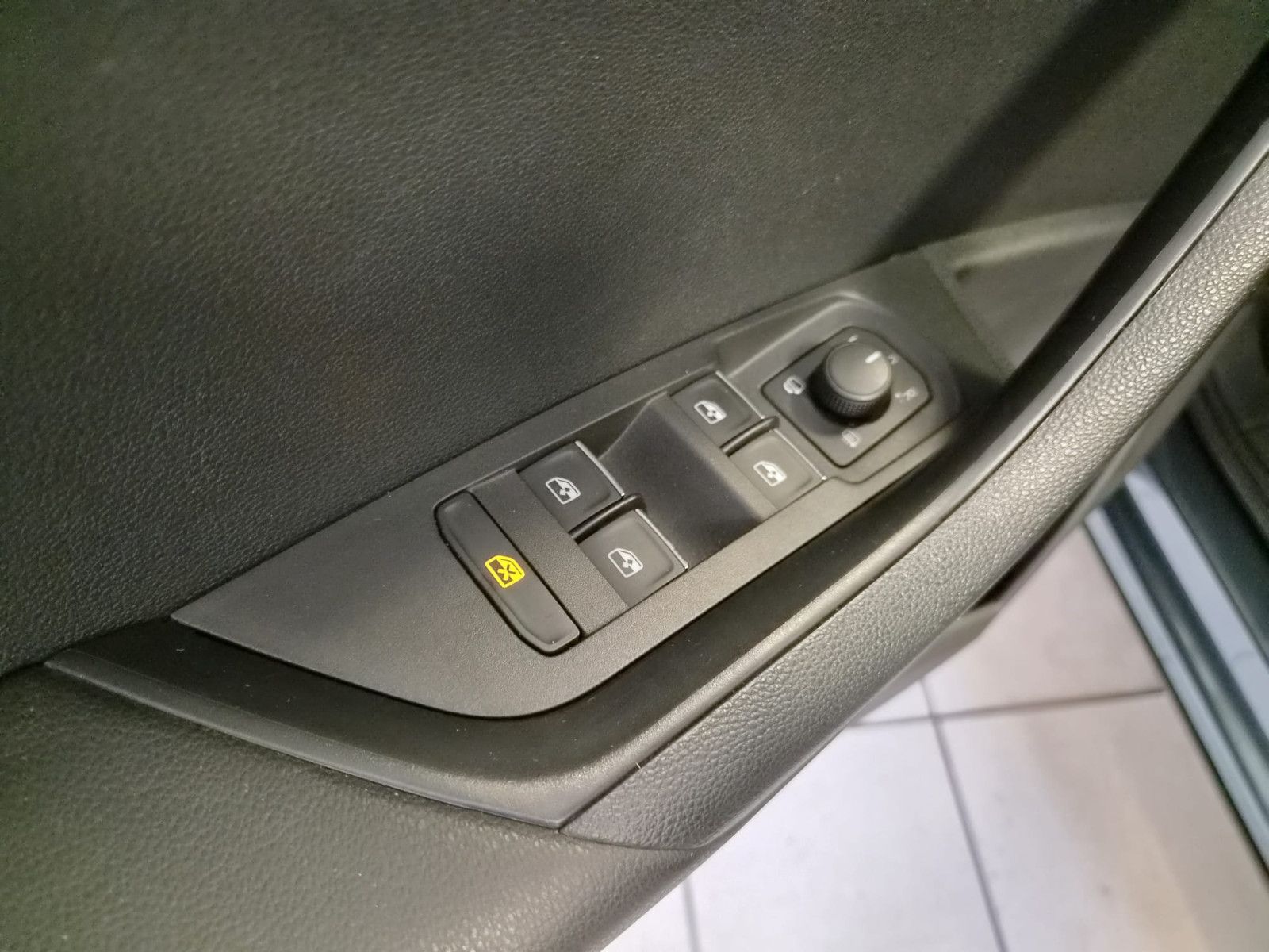 Fahrzeugabbildung SKODA Karoq Style /  1. Hand / Garantie