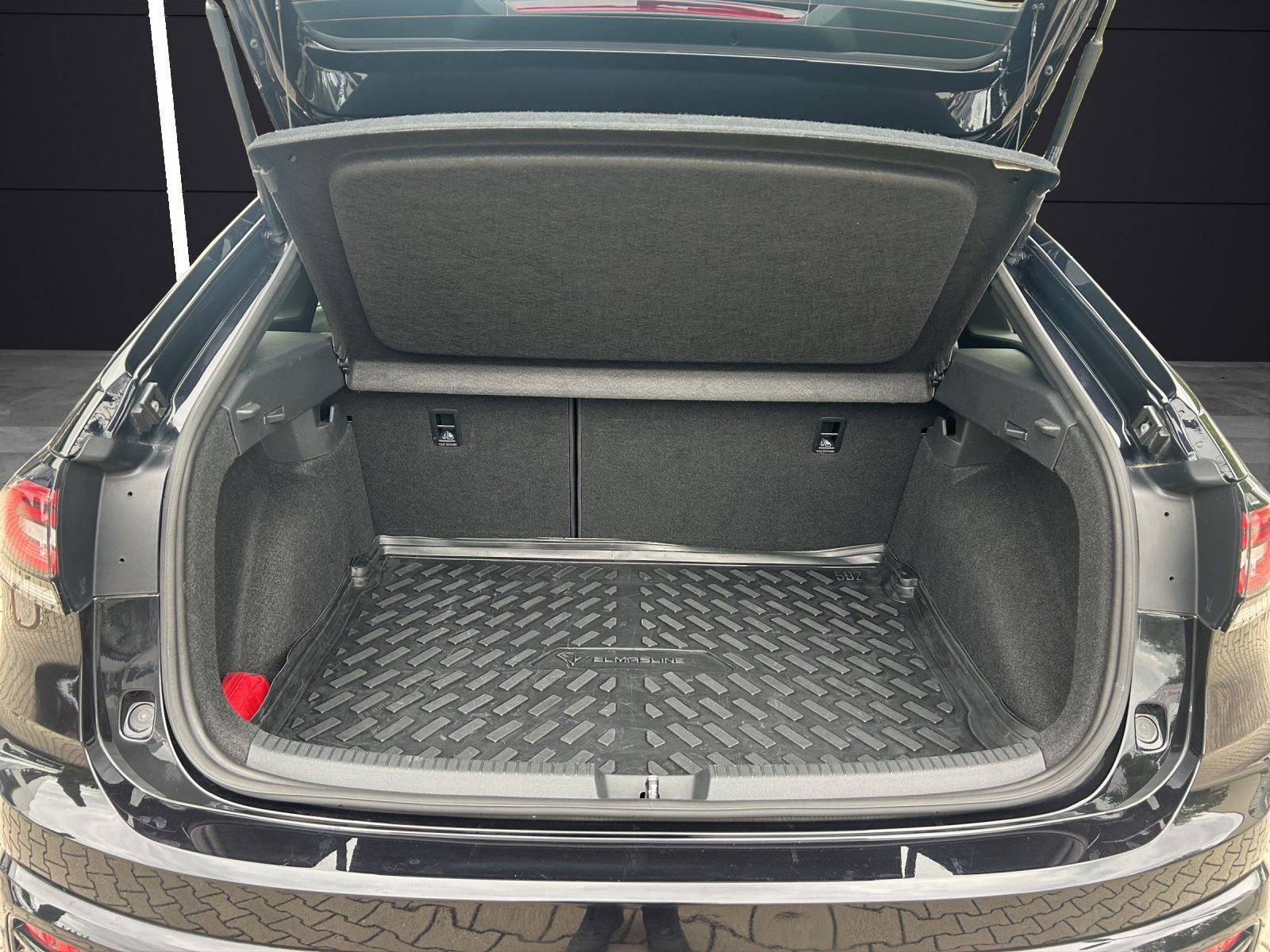 Fahrzeugabbildung Volkswagen Taigo R-Line 1.5 TSI DSG Matrix Navi ACC SHZ Bea