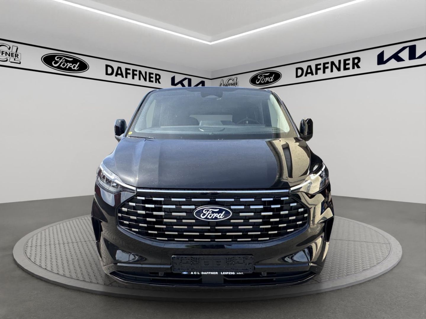 Fahrzeugabbildung Ford Tourneo Custom Bus 320 L1 Titanium FWD Titanium
