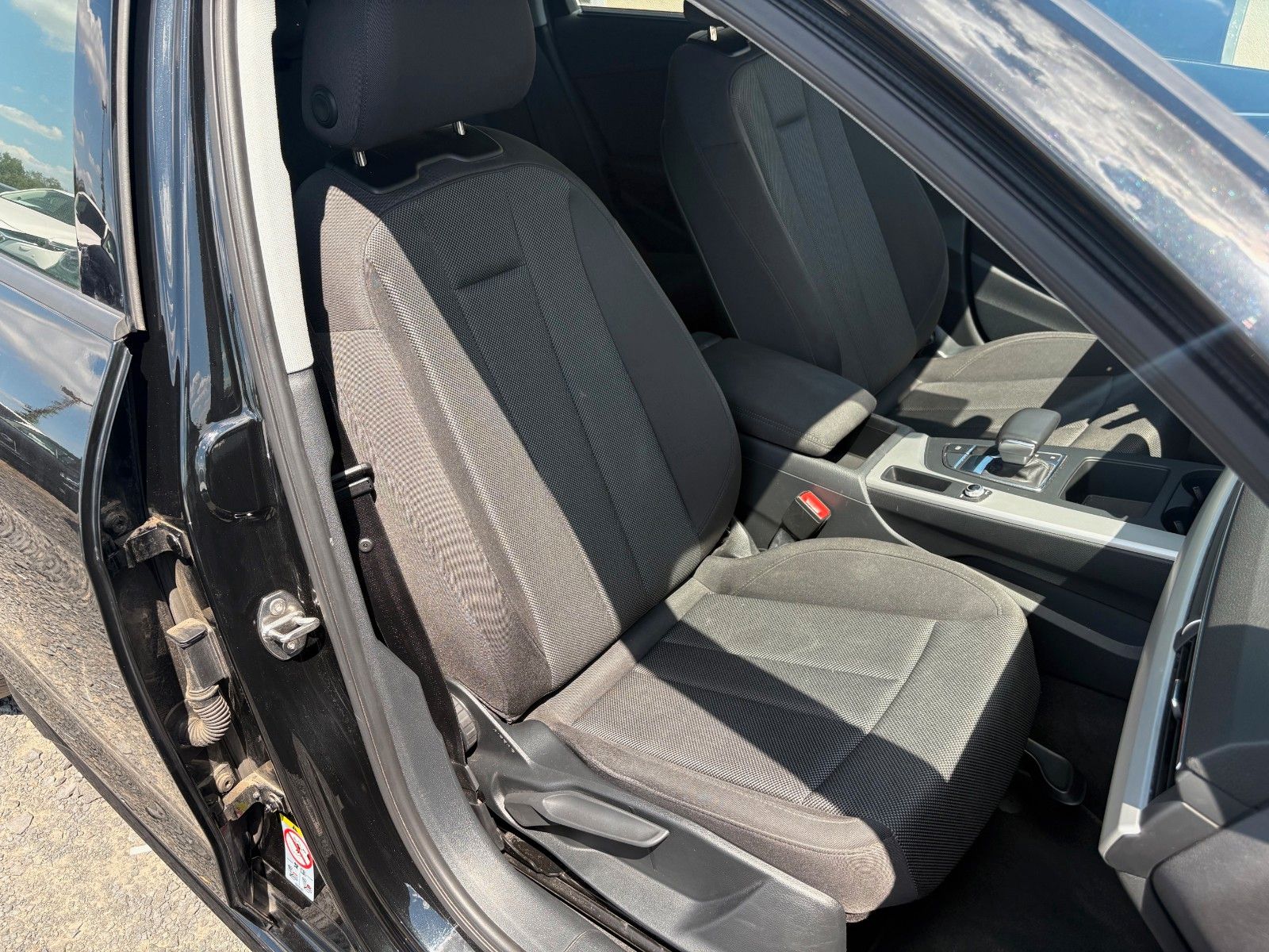 Fahrzeugabbildung Audi A4 Avant 35 TDI advanced Aut Navi LED AHK Kamera