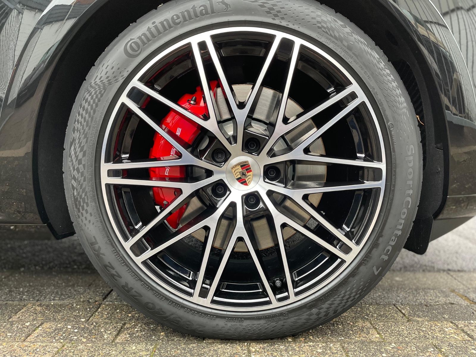 Fahrzeugabbildung Porsche Cayenne GTS Coupé |HUD|Matrix|ACC|AHK|Carbon|22"