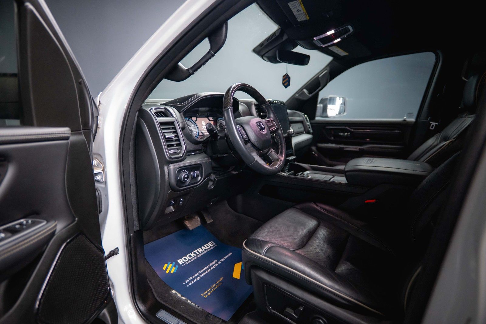 Fahrzeugabbildung Dodge RAM 5.7 V8 HEMI LIMITED Offroad Night-Paket *LED