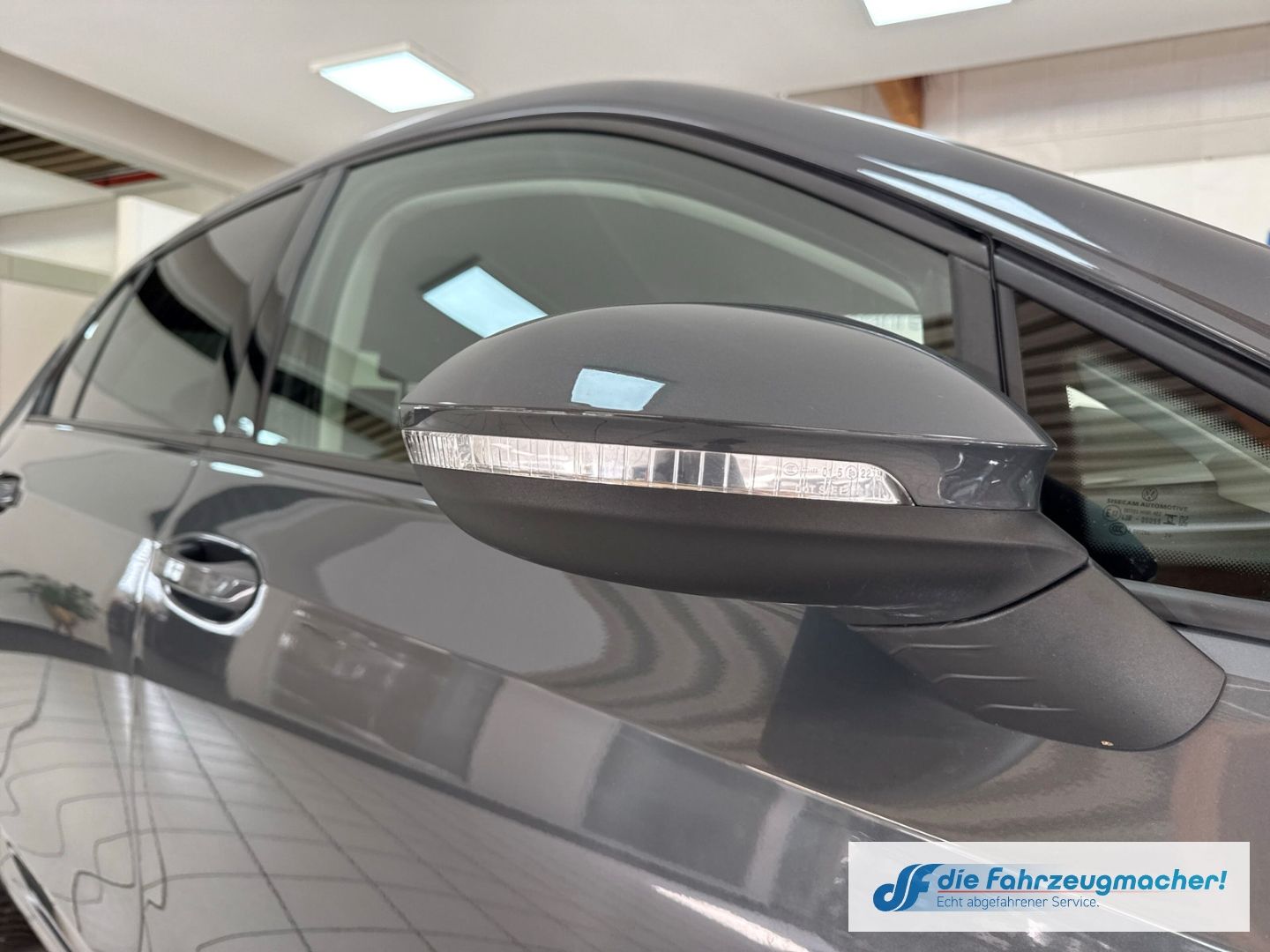Fahrzeugabbildung Volkswagen Golf VIII 2.0 TDI 110 kW Life Digitales Cockpit