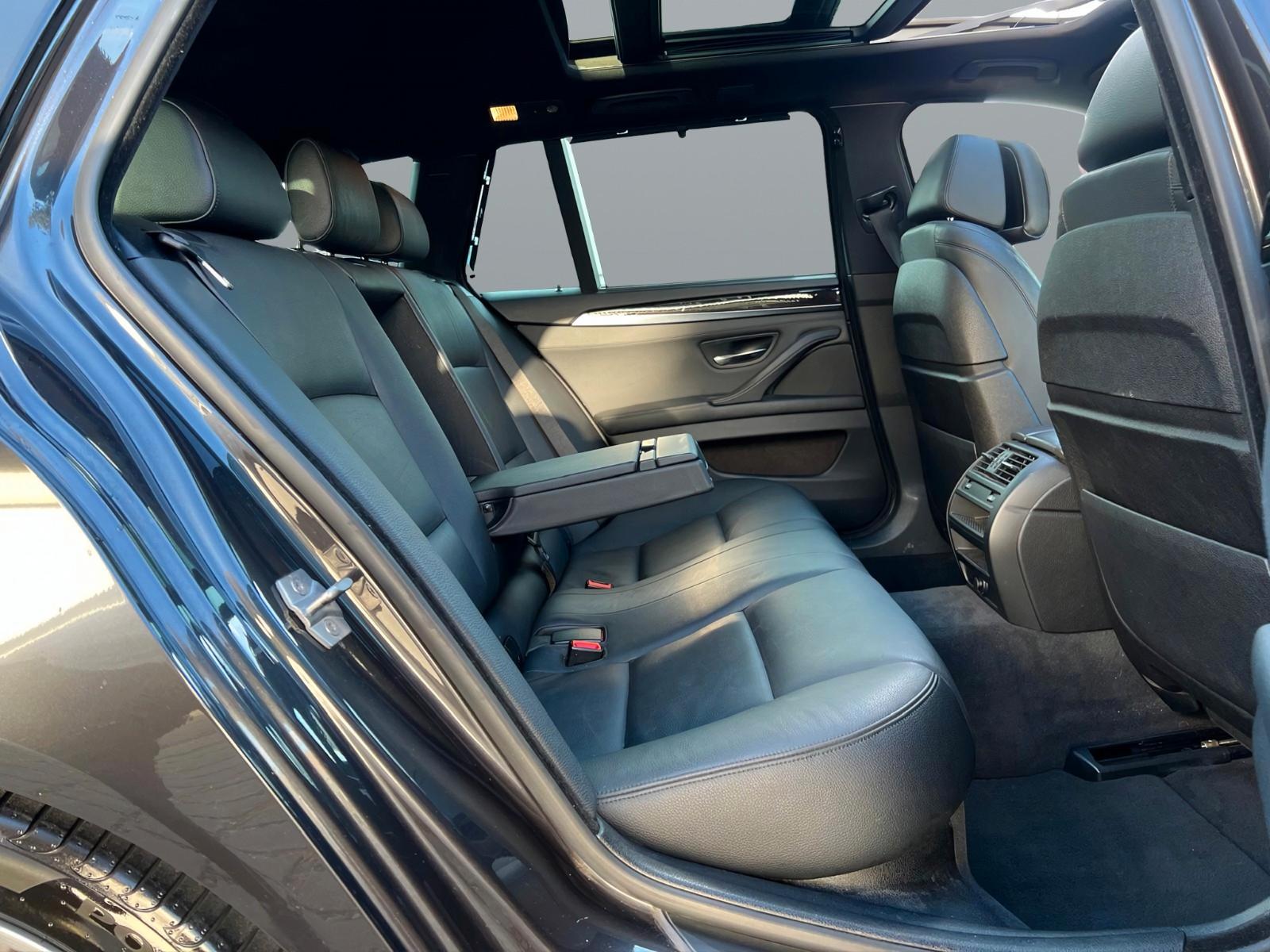 BMW 530d Touring Luxury Line VOLL!