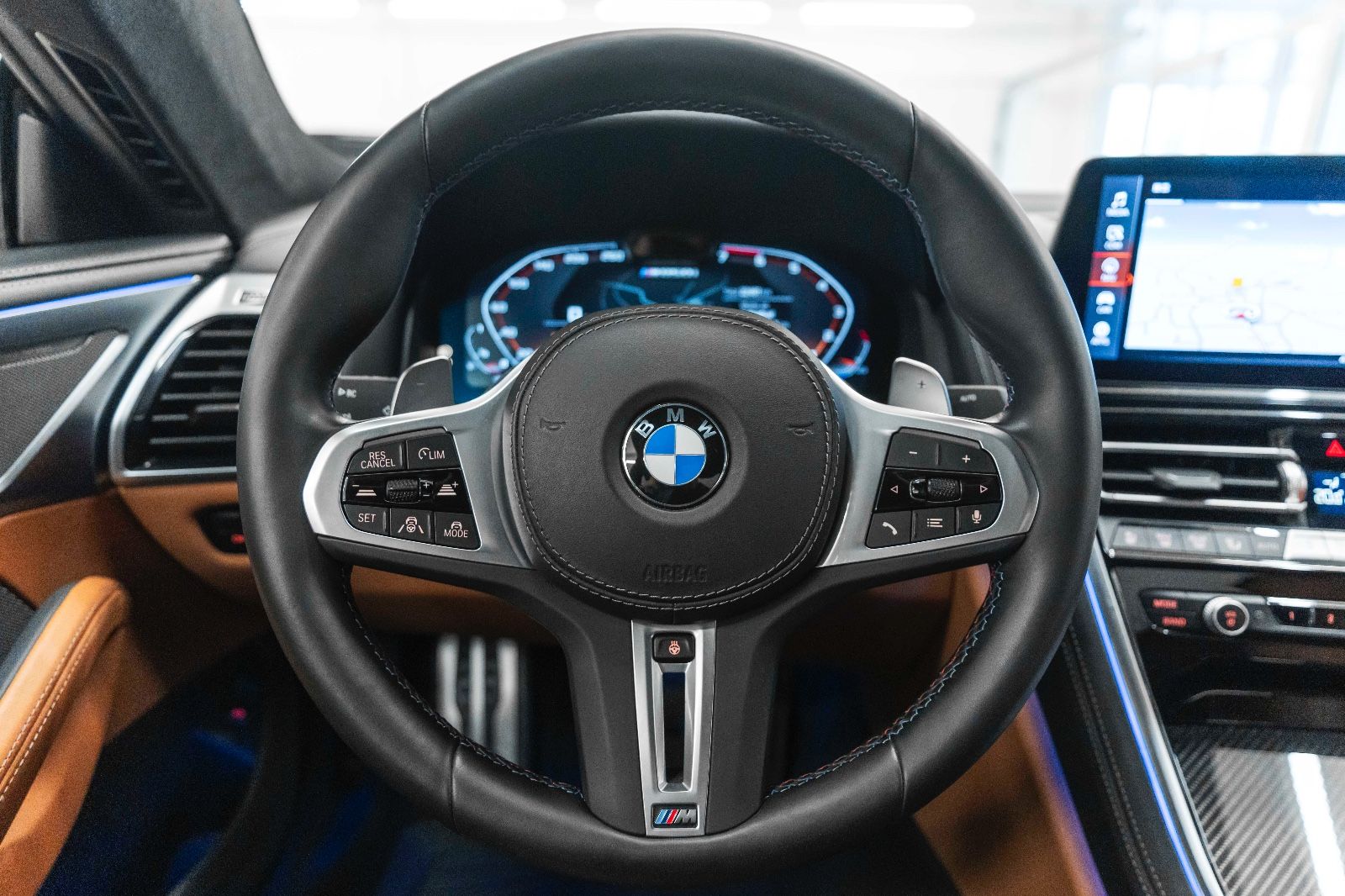 Fahrzeugabbildung BMW M850i xDrive Coupe HUD H&K 360° LASER INDIVIDUAL