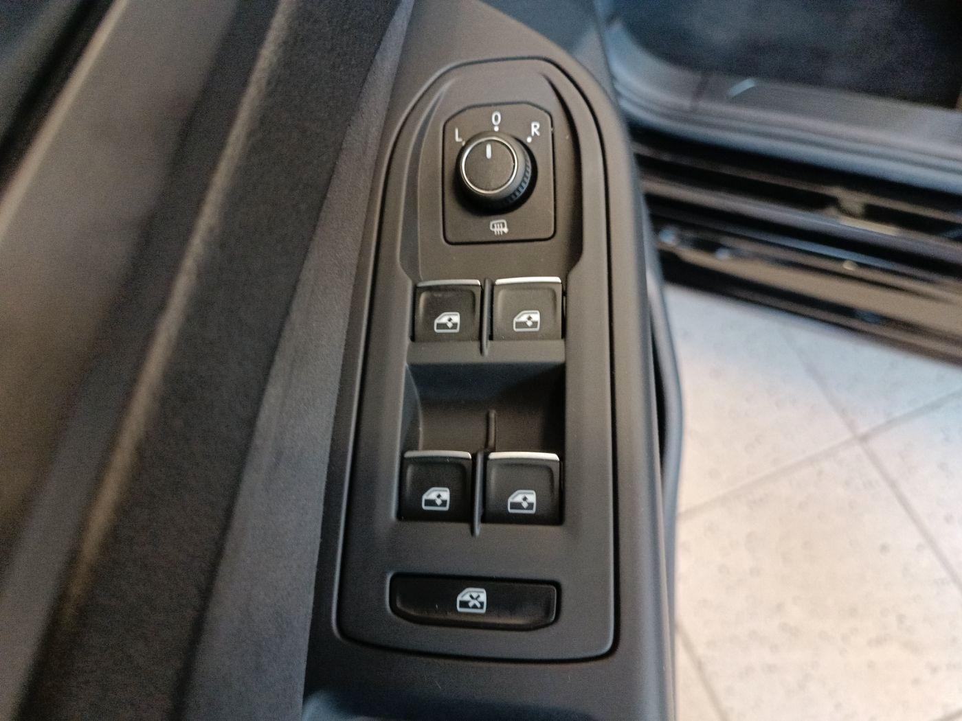 Volkswagen Golf VIII 1.5 eTSI Style DSG LED+*Navi*LM17*SHZ, миниатюра 16