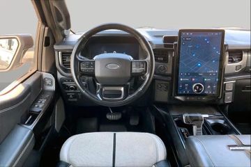 Ford F150 Lightning Platinum gr. Batterie im Vorlauf